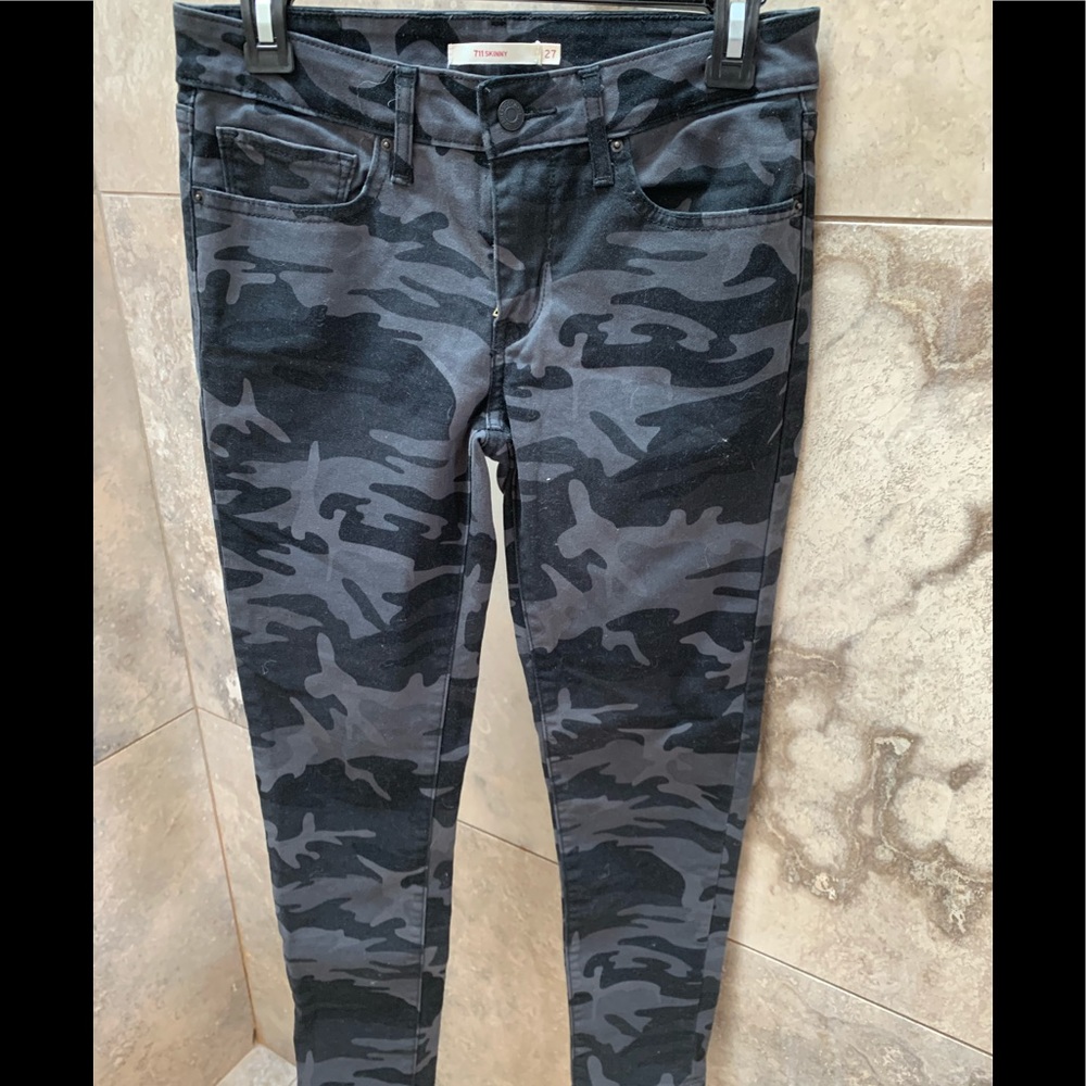 Camo Levi’s 711